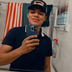 Meet your Posher, Alexis